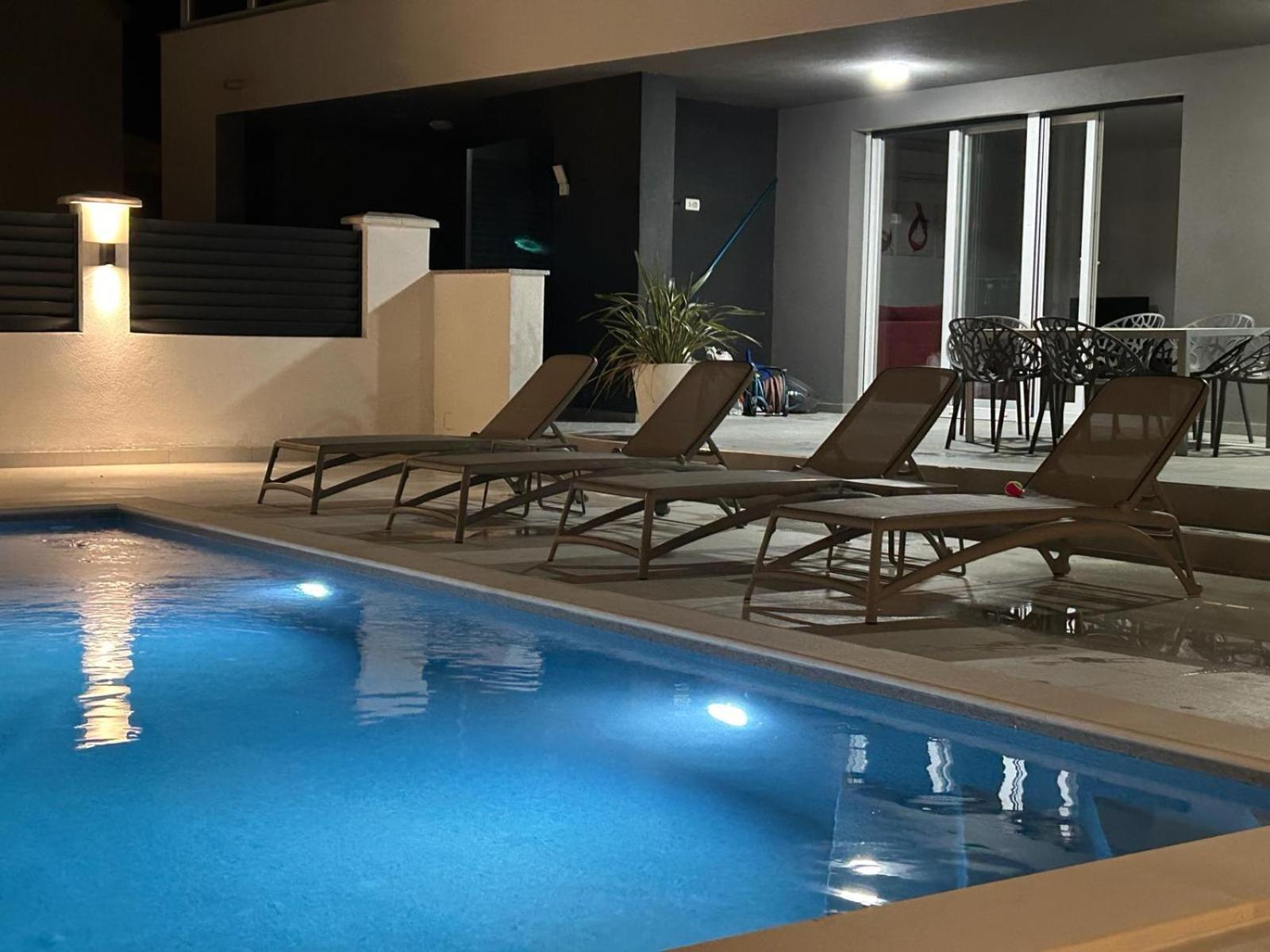 Apartments Cesare نين الغرفة الصورة